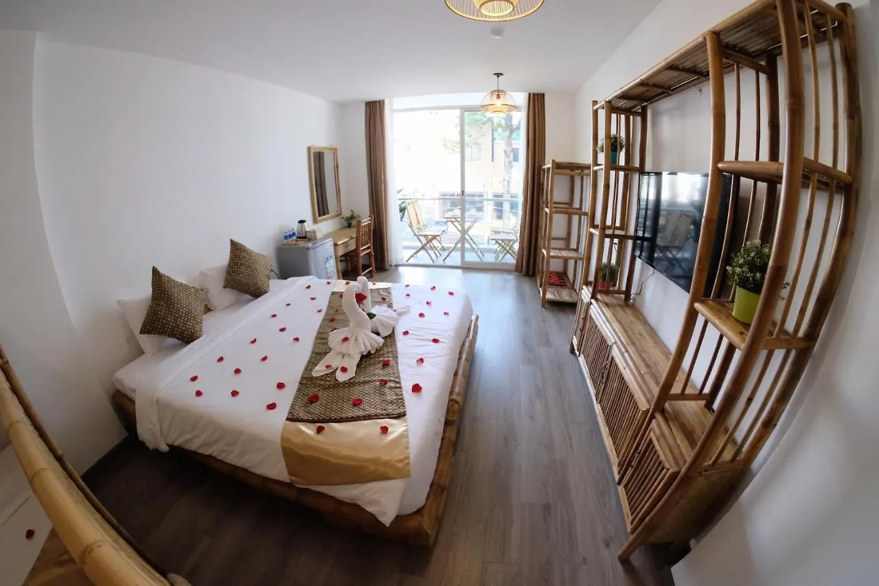 The Umi Hotel Хошимин 3*,